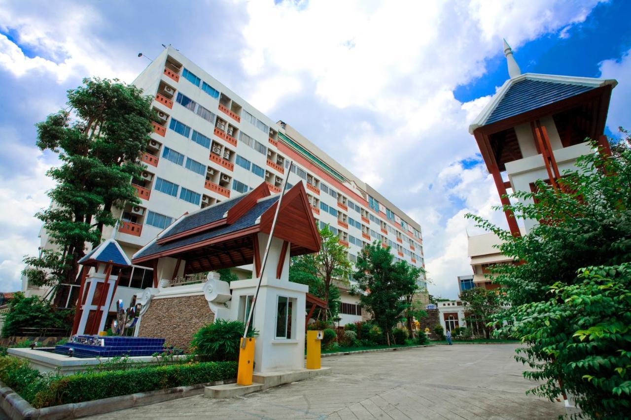 Jolly Suites & Spa Thapra Bangkok Esterno foto