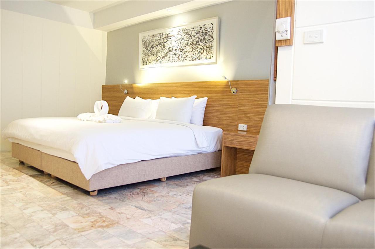 Jolly Suites & Spa Thapra Bangkok Esterno foto